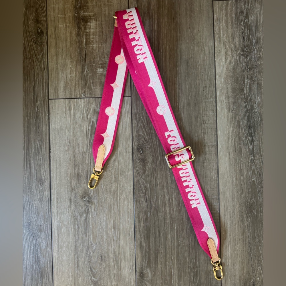 👛👛Louis Vuitton Logo Adjustable Strap